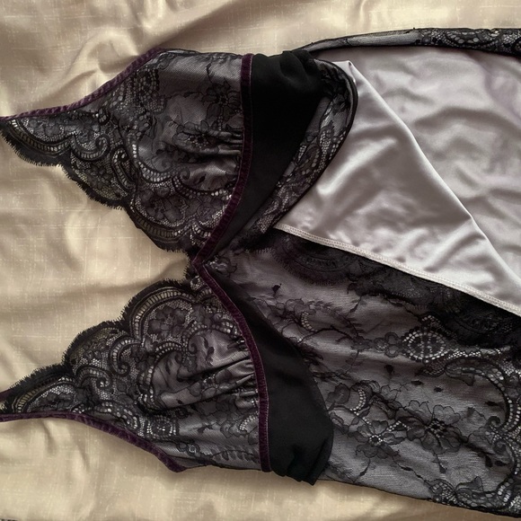 Fully lined black lace cami with thin velvet adjustable straps and Side zip - Picture 6 of 7